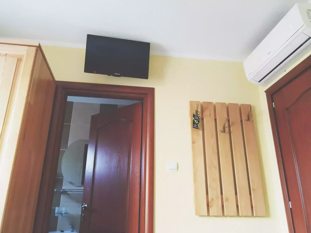 venesis-house-sighisoara-room-no-2-led-tv-air-con