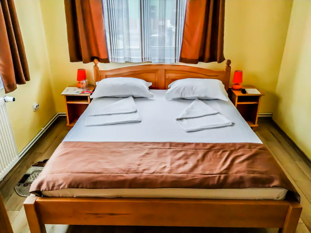 venesis-house-sighisoara-room-no-4-double-room-1-double-bed-clean-sheets-2